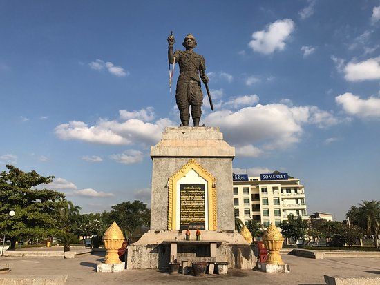Chaofa Ngum Statue