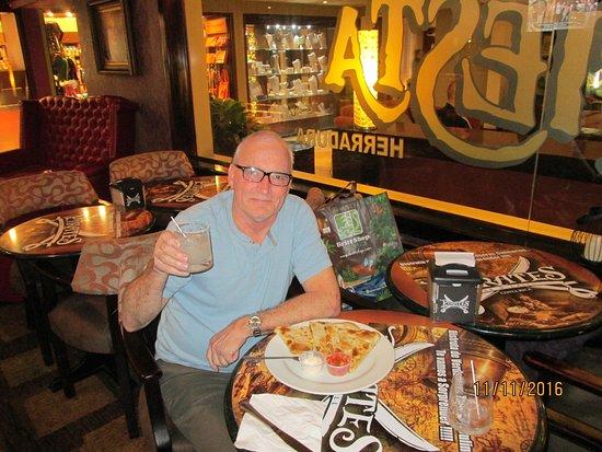 Piratas Bar & Grill