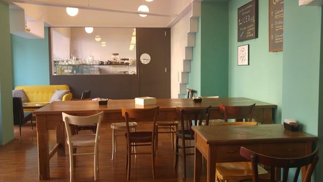 Crazy Cat Café