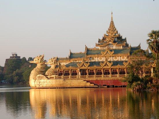 Kandawgyi Park