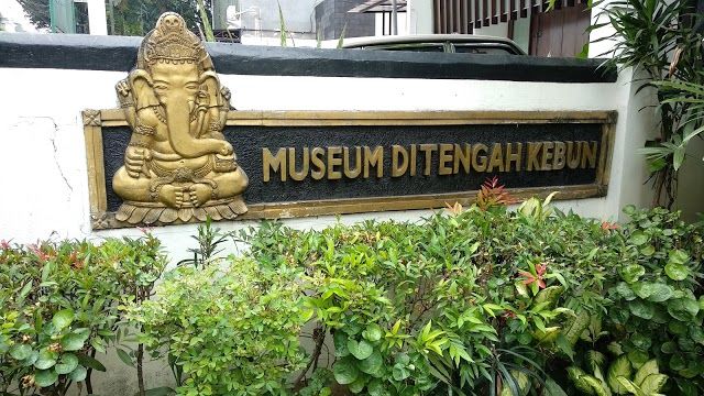 Museum in the Middle of a Garden