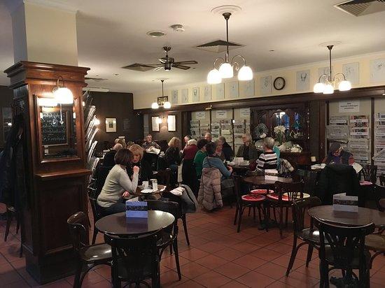 Zeitungs Cafe Hermann Kesten