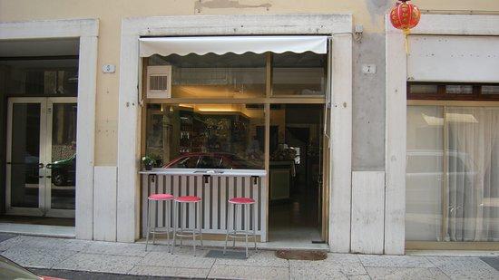 Mada Café