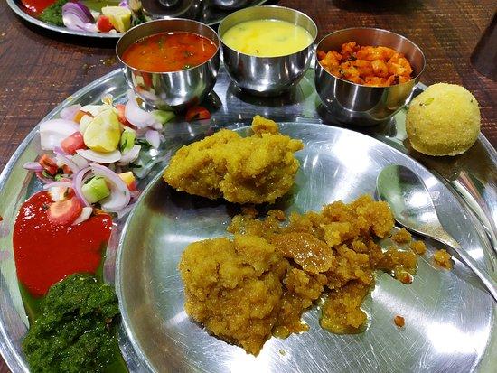 Hotel Rajhans Restaurant