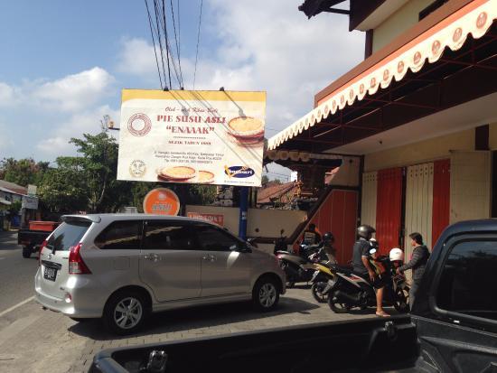 Kue Pie Susu Asli Enaak