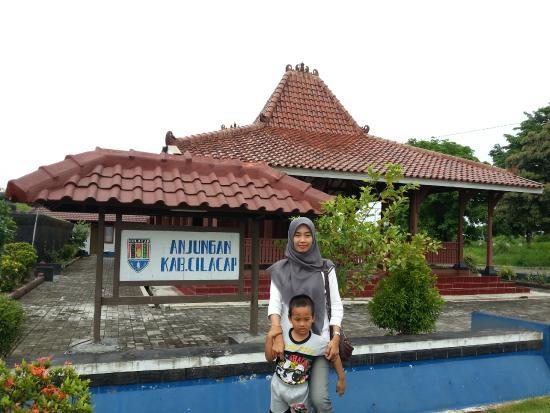 Taman Puri Maerokoco