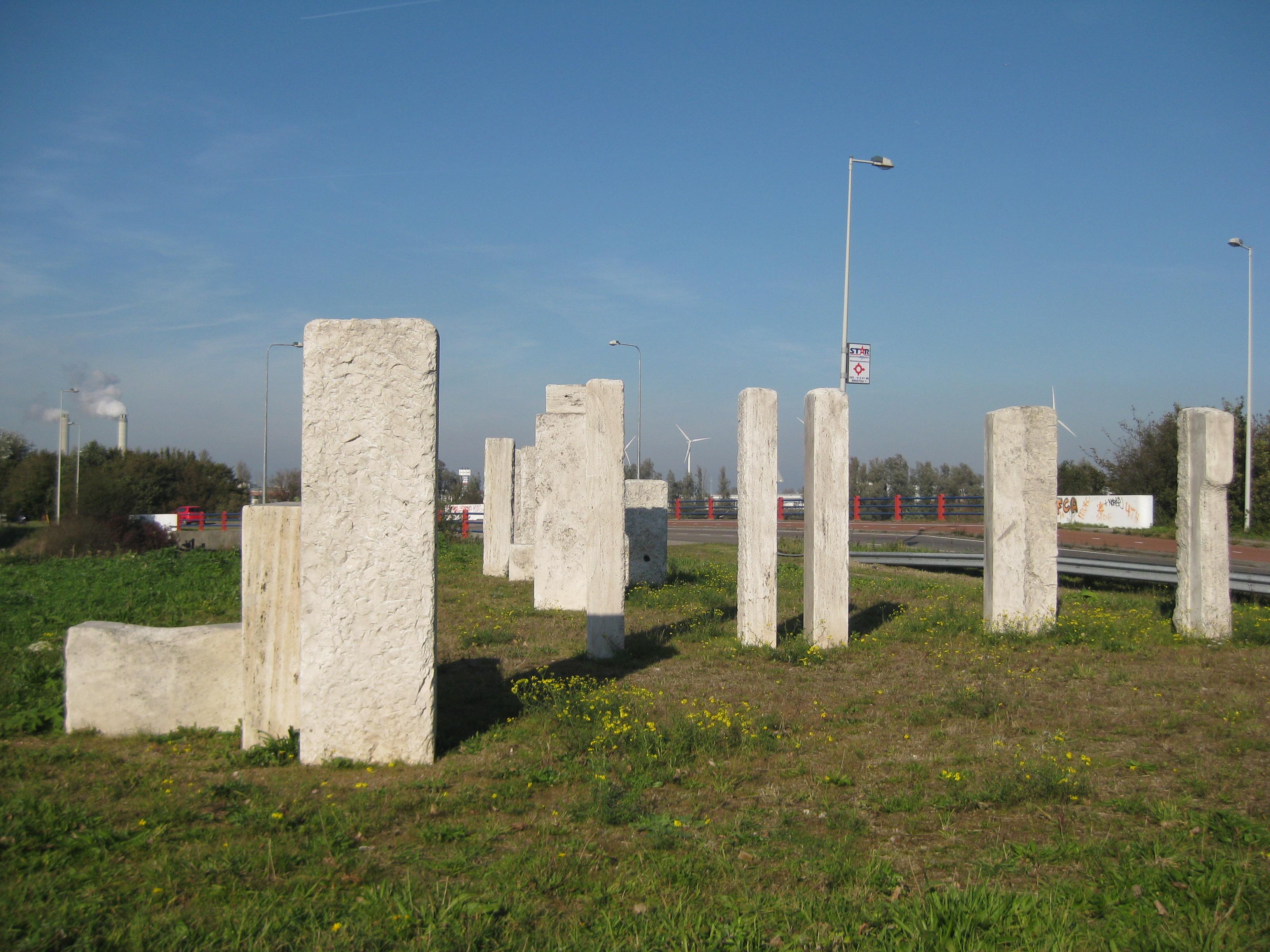 Plastische tekens in steen