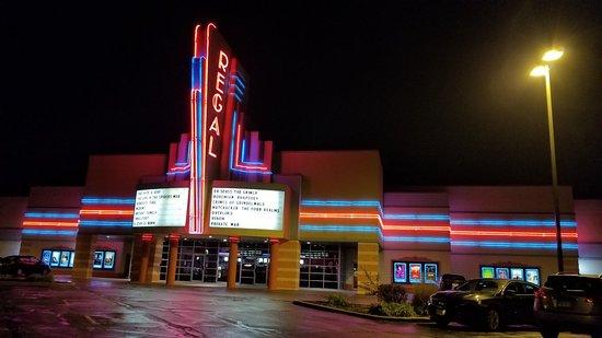Regal Cinema Interstate Park Stadium 18