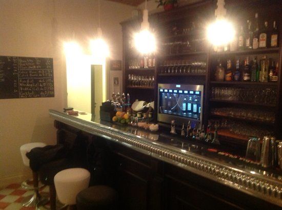 Guyot Winebar