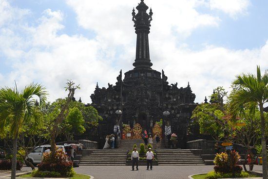 Renon Square