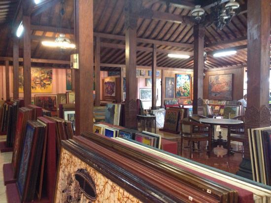 Imam Gallery